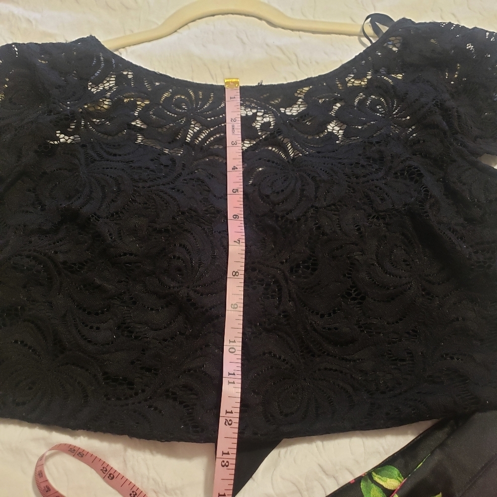 2 PIECES SET ..LACE TOP-BLACK SKIRT WITH PINK FLOWERS ...SIZE 17/18 - Picture 7 of 16